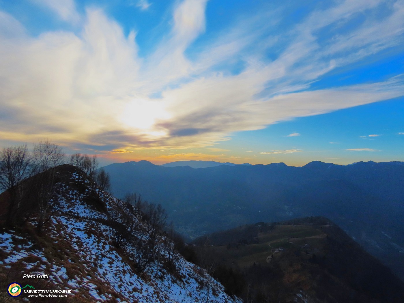 44 Scendiamo godendoci un bel tramonto.JPG